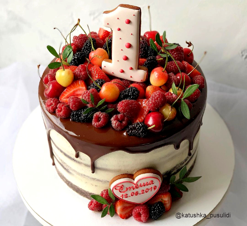 Торт с фруктами ягодами на годик девочке