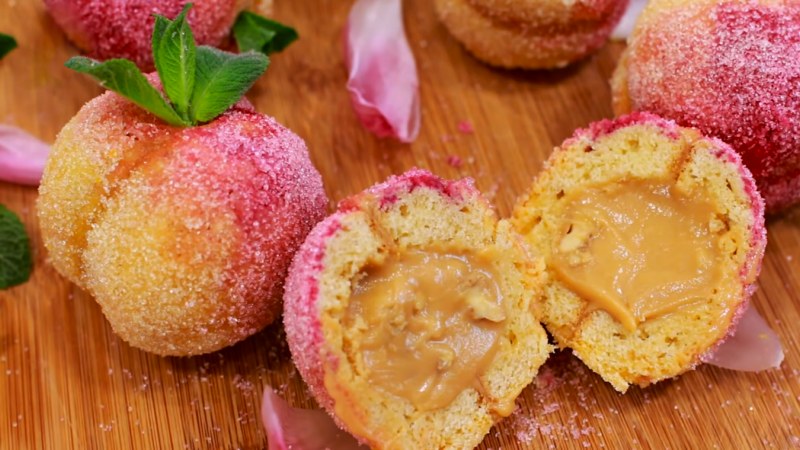 Пирожное Персики песочное печенье на желтках