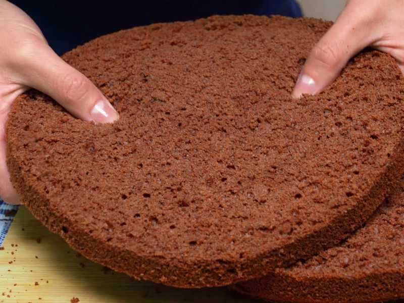 Пышный шоколадный бисквит для торта