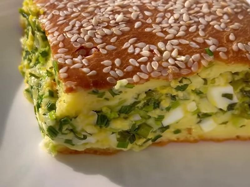 быстрый пирог с яйцом и зеленым луком на кефире в духовке рецепт | Дзен