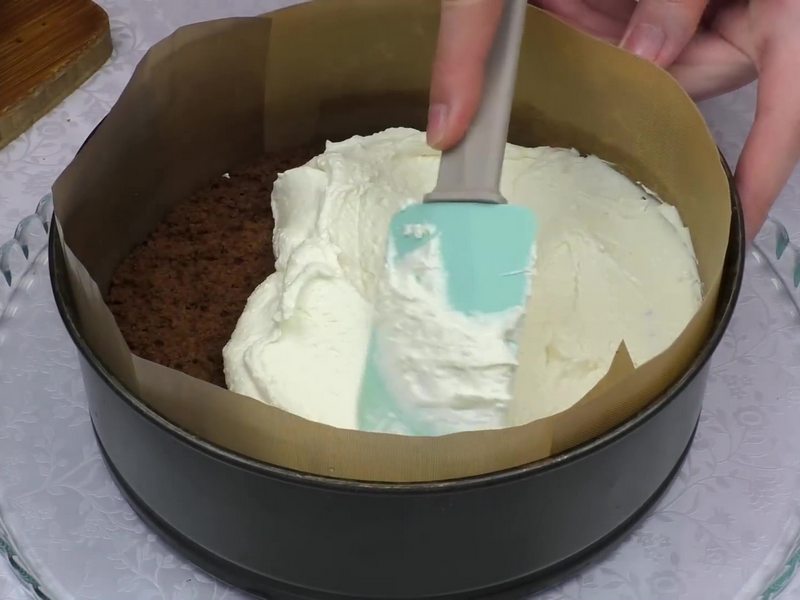Классический торт «Сникерс» (пошаговый рецепт в домашних условиях)
