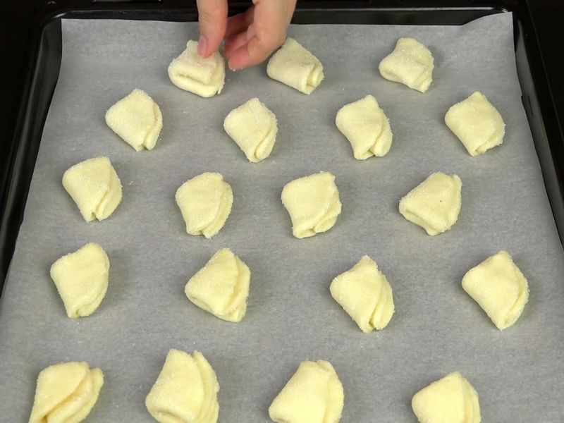 Как приготовить слоеное творожное печенье в сахаре: